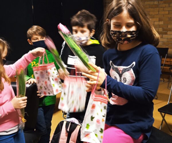 Eine Filmvorführung, ein Workshop, Geschenke zum Frauentag – das war ein gelungenes Treffen der vierten Klasse der Grundschule aus Oppeln.