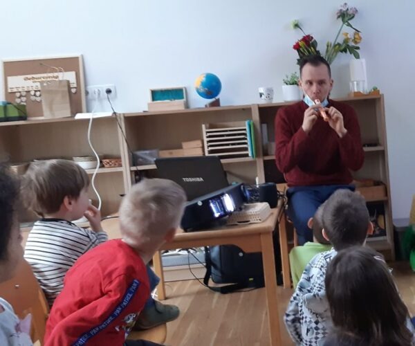 Treffen mit einem Ornithologen. Vielen Dank für die interessanten Informationen zur Vogelwelt:)