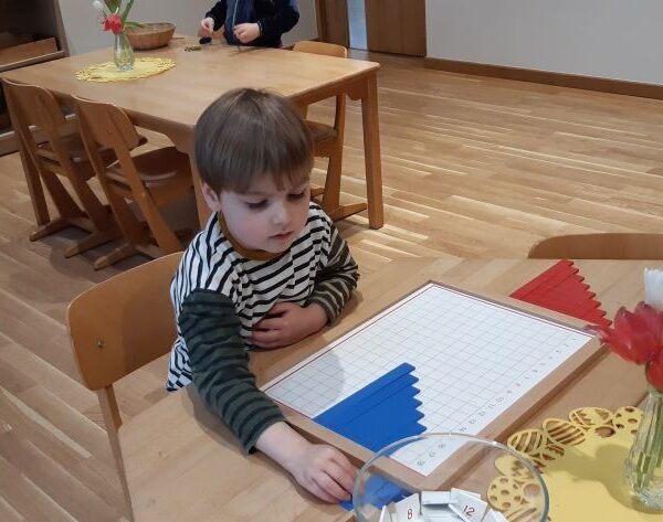 Unsere Arbeit mit Montessori Material