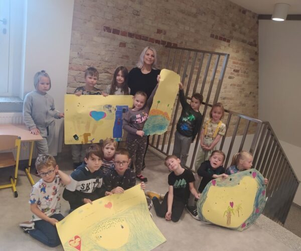 Grupa czerwona w ramach dzisiejszych zajęć Montessori wybrała się w podróż na Wyspę Tolerancji,