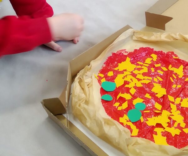 Pizzatag- mit Lieferung in die Regenbogengruppe!