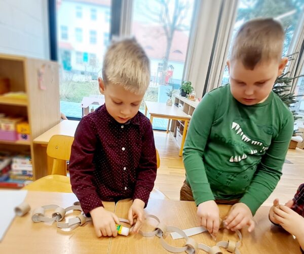 Unsere Kindergartenkinder  bereiten sich auf Weihnachten vor.