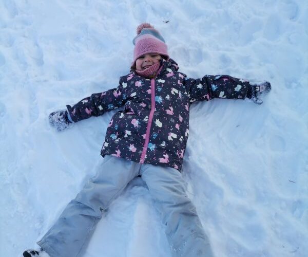 Der Winter kann entzücken: Schneespiele in unserem Kindergarten.