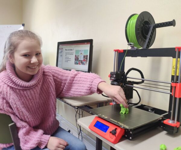 Im Rahmen des Programms #LaboratoriaPrzyszłości wurde unsere Schule mit einem 3D-Drucker ausgestattet.