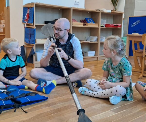 Religion muss nicht langweilig sein, unsere Kindergartenkinder konnten sich davon überzeugen indem sie die Geschichte über das Gewitter am See gehört haben. 