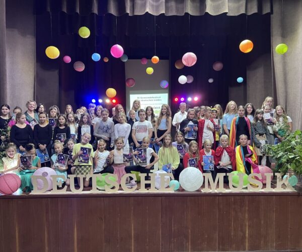 Wunderbare Auftritte der Kinder beim XI Deutschen Liederfestival in Tarnau.