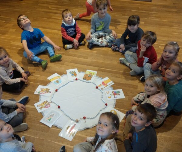 W grupie chmurek przygotowujemy się do obchodów Świętego Marcina.